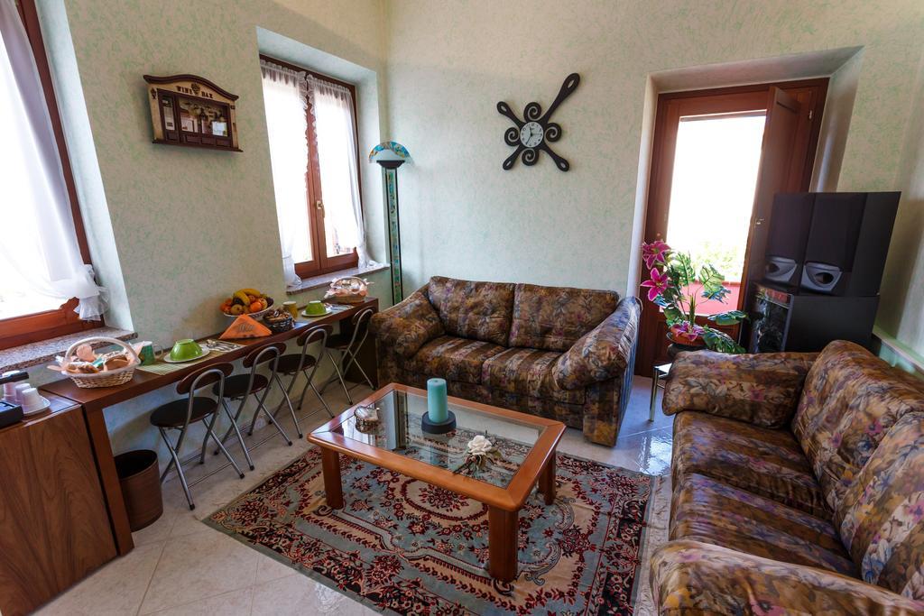 L'Aurora Viola Bed & Breakfast Carbonia Exterior photo