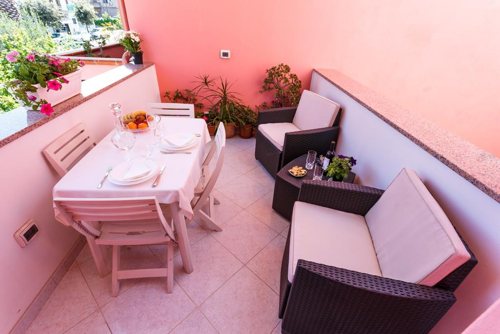 L'Aurora Viola Bed & Breakfast Carbonia Exterior photo