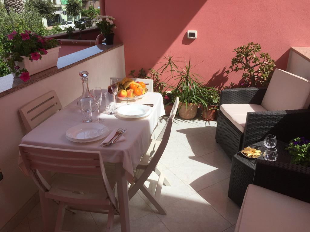 L'Aurora Viola Bed & Breakfast Carbonia Exterior photo